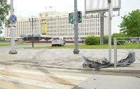 Разбитый автомобиль вылетел на правительственный газон в Южно-Сахалинске, Фото: 1