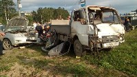 Девушка пострадала при столкновении грузовика и легковушки в Южно-Сахалинске, Фото: 6