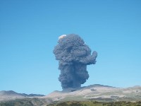 Еще один столб пепла и золы выбросил вулкан на Парамушире, Фото: 3