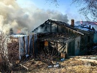 Крупный пожар в Корсакове показали на фото - огонь уничтожил 450 "квадратов", Фото: 1