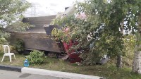 Самосвал пробил дорожное ограждение и опрокинулся у АЗС в Южно-Сахалинске, Фото: 4