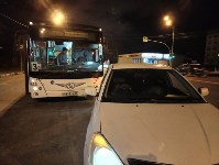 Столкновение седана и автобуса, Фото: 1