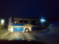 Легковой автомобиль врезался в автобус в Долинске, Фото: 2
