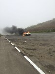 Легковой автомобиль дотла сгорел на Холмском перевале, Фото: 1