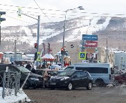 Сразу пять машин попали в аварию в центре Южно-Сахалинска , Фото: 1