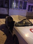 При падении глыбы снега на автомобиль такси в Южно-Сахалинске пострадал мужчина, Фото: 5