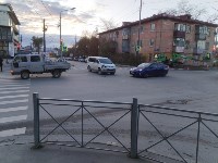 Очевидцев столкновения микроавтобуса и грузовичка ищут в Южно-Сахалинске, Фото: 1