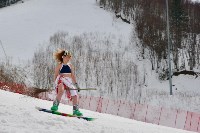Полсотни сахалинцев разделись, чтобы спуститься на лыжах и сноубордах с «Горного воздуха», Фото: 56