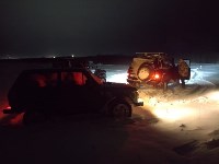 На Сахалине пожарные во внерабочее время спасли оказавшихся в снежном плену рыбаков, Фото: 2