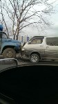 ЗИЛ и микроавтобус столкнулись в Южно-Сахалинске, Фото: 3