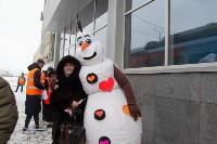 На вокзале Южно-Сахалинска пассажирам желали любви и встречали с печеньем-валентинками, Фото: 3