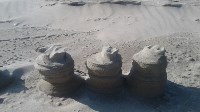 Загадочные песчаные сталагмиты выросли в заливе Мордвинова, Фото: 1