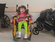 Неходячая девочка с ДЦП из Южно-Сахалинска после реабилитации научилась стоять и сидеть, Фото: 2