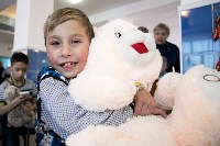 Хоккеисты «Сахалина» подарили подарки воспитанникам троицкого детского дома, Фото: 15