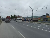 Большегруз врезался в микроавтобус в Южно-Сахалинске, Фото: 1
