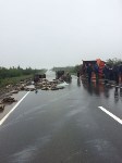 КамАЗ с нефтеотходами опрокинулся в Ногликском районе, Фото: 5