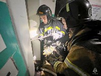 Пожар в шахте лифта потушили в Южно-Сахалинске, Фото: 1