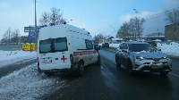 Микроавтобус и скорая помощь столкнулись в Южно-Сахалинске, Фото: 3