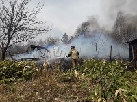 На Сахалине горят дома в СНТ «Ландыш», Фото: 3