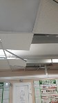 В поликлинике в Луговом на маму с детьми обвалился подвесной потолок, Фото: 2