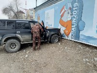 Пьяный мужчина врезался в баннер "Детей Азии" в Южно-Сахалинске, Фото: 1
