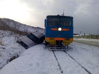 Внедорожник и поезд столкнулись в Холмском районе, Фото: 4