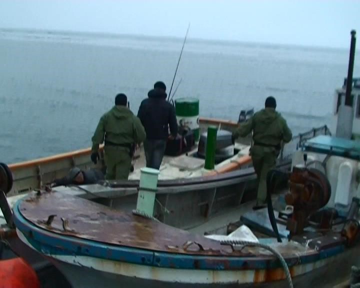 На Сахалине задержана группа браконьеров,  добывающих крабов