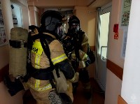 Условный пожар в рентген-кабинете детской поликлиники тушили в Корсакове, Фото: 5