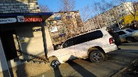 Внедорожник врезался в крыльцо магазина в Южно-Сахалинске, Фото: 10