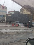 Контейнеровоз, легковушка и небольшой грузовик столкнулись в Южно-Сахалинске, Фото: 3