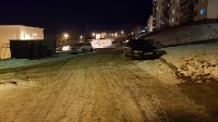 Неизвестный врезался в припаркованную машину и скрылся с места ДТП в Корсакове, Фото: 2