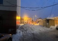 Неизвестные пробили колёса автомобилей на парковке в Южно-Сахалинске, Фото: 3