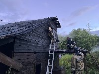 Появились фото с места пожара с пострадавшим в Южно-Сахалинске, Фото: 6