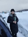 Инспекторы ДПС подарили сахалинкам цветы в честь 8 Марта, Фото: 1
