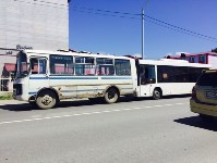 Два автобуса столкнулись в Южно-Сахалинске, Фото: 1