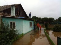 Дамбу в Приморье укрепляют сахалинские спасатели, Фото: 3