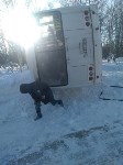 На севере Сахалина автобус с детьми попал в аварию, Фото: 2