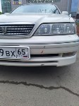 Неизвестный врезался в Toyota Mark II и скрылся с места ДТП в Южно-Сахалинске, Фото: 1
