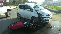 Автомобиль и мотоцикл столкнулись в Южно-Сахалинске, Фото: 2