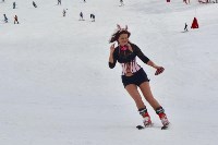 Полсотни сахалинцев разделись, чтобы спуститься на лыжах и сноубордах с «Горного воздуха», Фото: 80