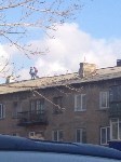 Двоих школьников заметили бегающими по крыше трехэтажки в Южно-Сахалинске , Фото: 2