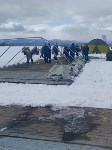 Пожарные на "Сахалинском льду" работали в качестве такси, Фото: 2