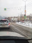 Микроавтобус и хэтчбек столкнулись в Южно-Сахалинске, Фото: 1
