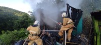 Пожар в бане перекинулся на частный дом в Холмском районе, Фото: 4