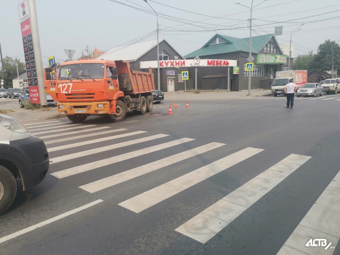 В Южно-Сахалинске КамАЗ сбил женщину - Новости Сахалинской области.  Происшествия – Фотогалерея, фото 4 - ASTV.ru