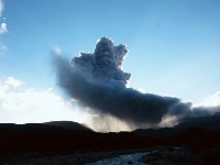 Эбеко присыпал Северо-Курильск пеплом и камнямии, Фото: 2