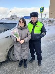Инспекторы ДПС подарили сахалинкам цветы в честь 8 Марта, Фото: 10