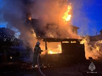 Пожар в СНТ "Лесник" в Южно-Сахалинске, Фото: 1