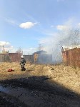 Гаражи сгорели из-за вспыхнувшей травы в Поронайском районе , Фото: 4
