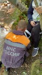 Спасатели на носилках вынесли из леса пострадавшую на Курилах туристку, Фото: 2